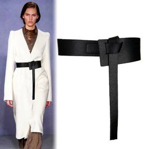 Knotted waistline belt
